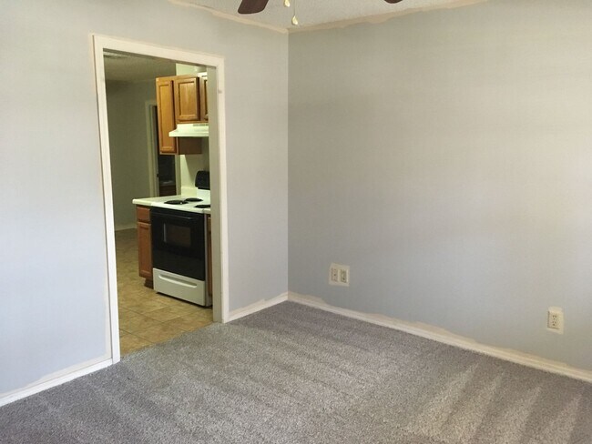 Building Photo - 3327 N Detroit Ave