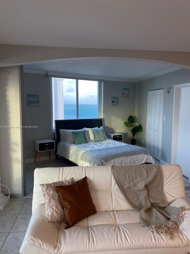 Building Photo - 5401 Collins Ave