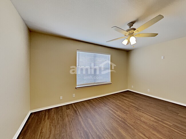 Building Photo - 10124 Del Lago Ct