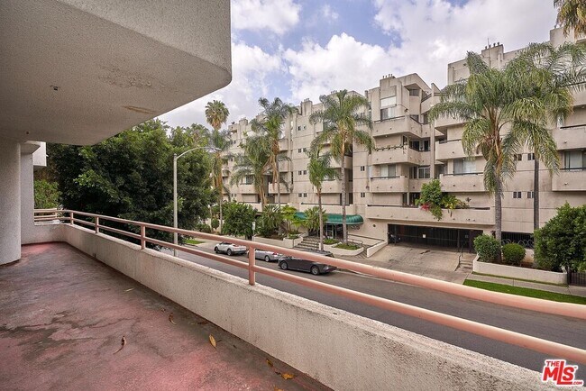 Building Photo - 500 S Berendo St