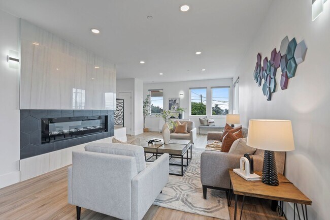 Building Photo - Stunning 4/3 in the Oakland Hills