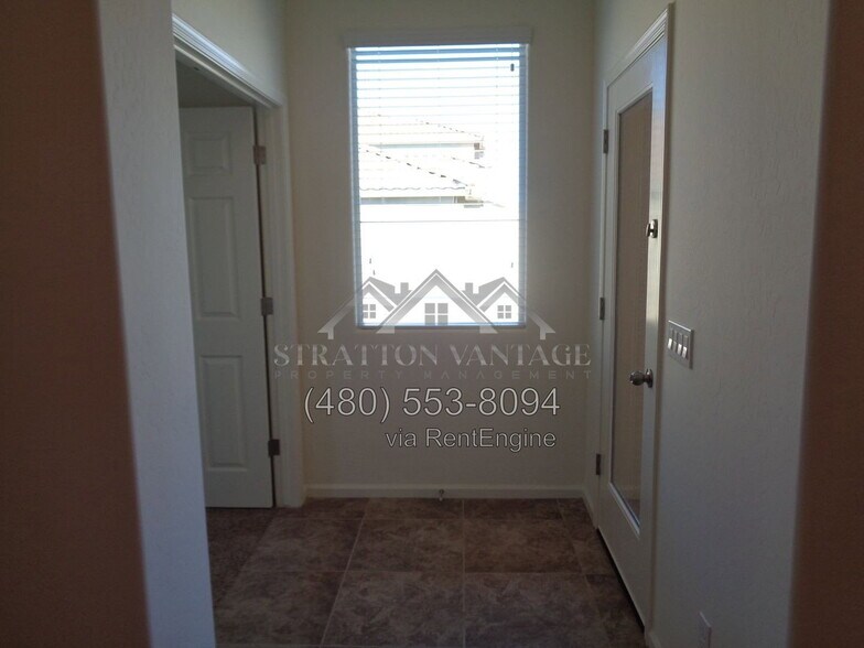 Building Photo - 13004 W Fleetwood Ln