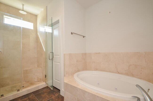 Building Photo - Stylish Corner Townhome Steps from Parks, Dining & Shopping