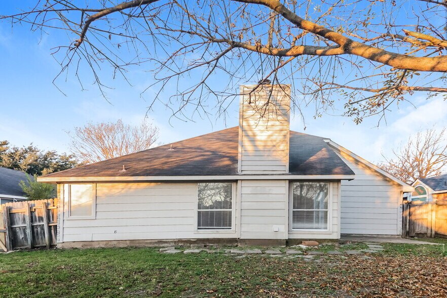 Building Photo - 138 Woodcreek Dr