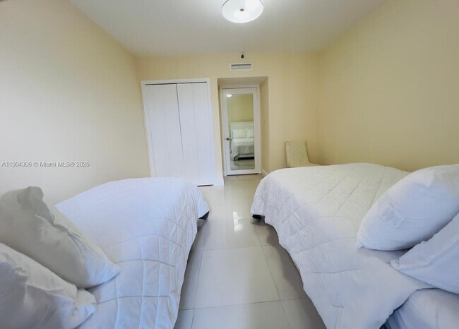 Building Photo - 19355 Turnberry Way