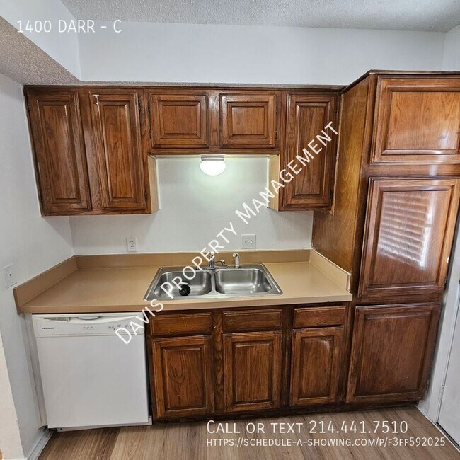 Building Photo - 1400 DARR-C