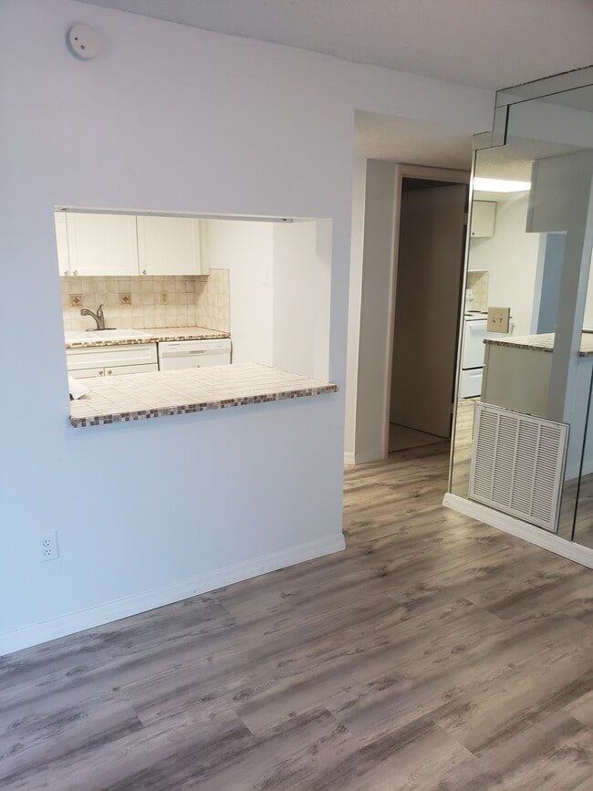 Building Photo - 128 Camphor Cir