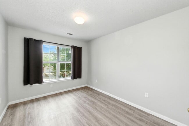 Building Photo - 303 Crooked Pine Trail