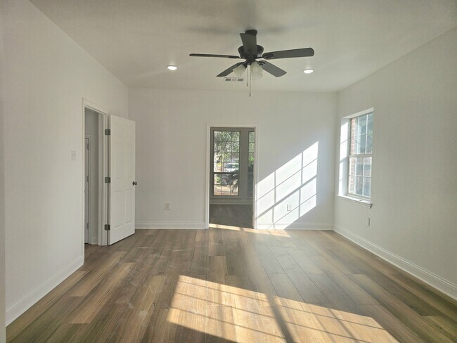 Building Photo - 20315 Lakeland Falls Dr