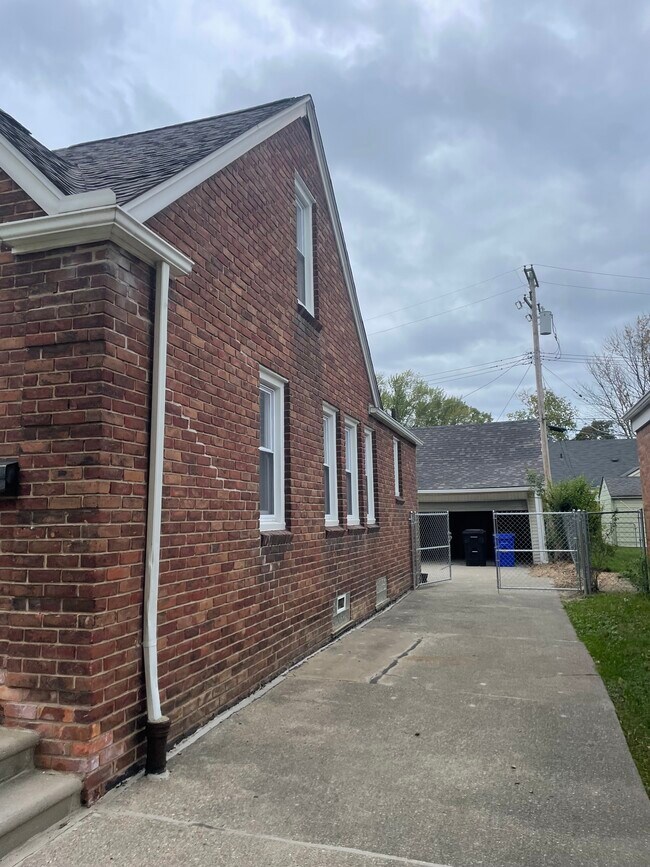 Building Photo - 21817 McCormick St