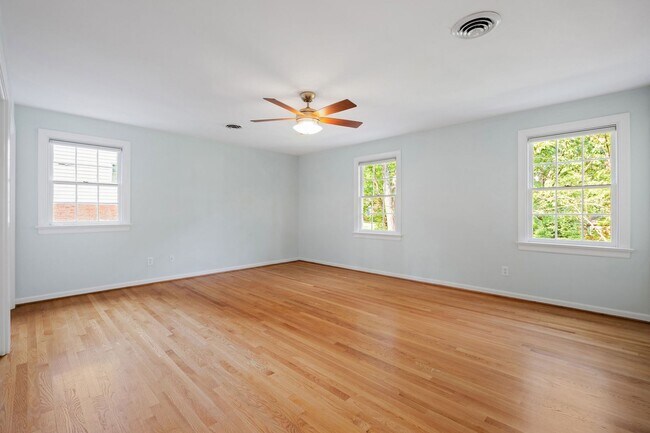 Building Photo - 2401 Scarsborough Dr