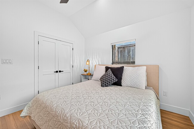 Building Photo - 5121 Locust St