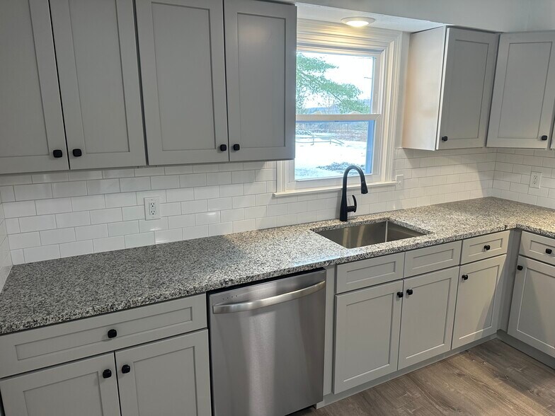 Building Photo - 1444 Stafford Rd