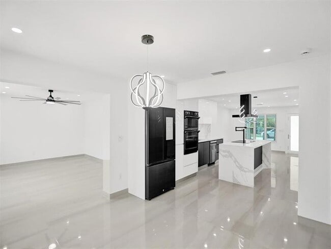 Building Photo - 4530 SW 34th Dr