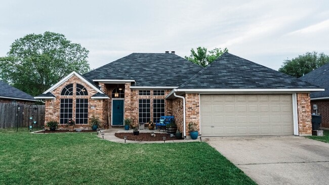 Building Photo - 3 Bedroom 2 Baths 2000 sq/ft in Stockwell