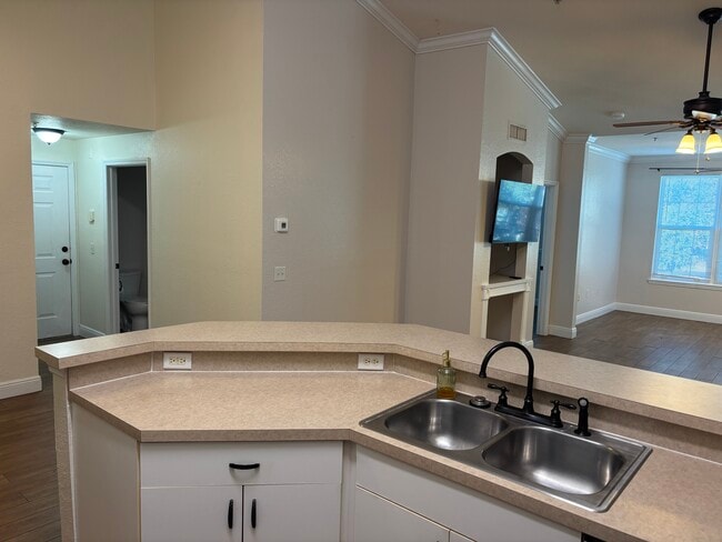 Building Photo - 4142 Central Sarasota Pkwy