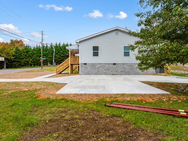 Building Photo - 6900 Seaver Dr NW