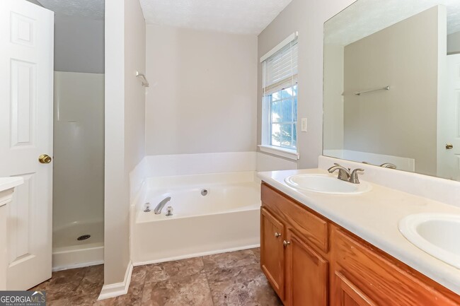 Building Photo - 290 Pleasant Hills Dr
