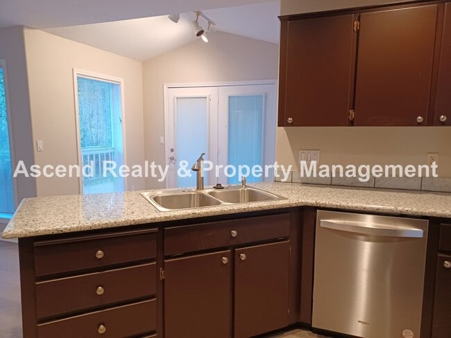Building Photo - Gorgeous Updated Murrayhill Area 4 Bed on ...