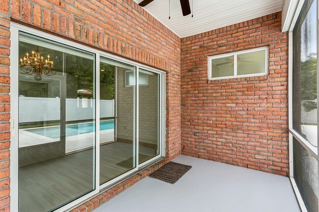 Building Photo - 5930 Hermitage Dr