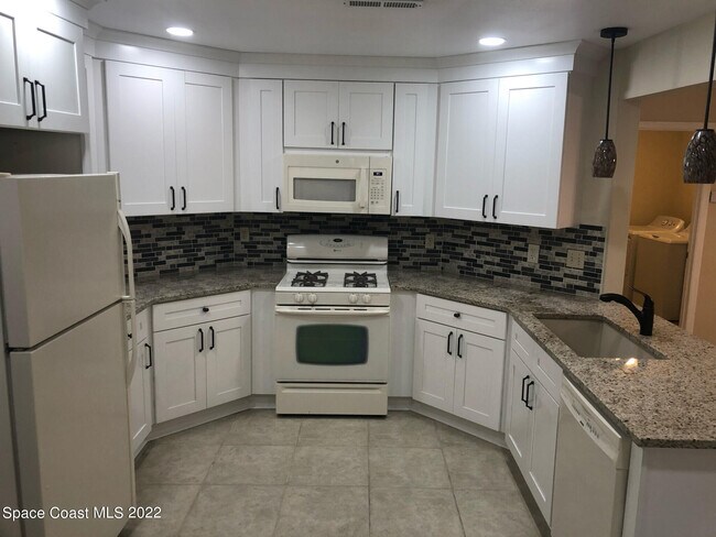 Building Photo - 3137 Village Park Dr