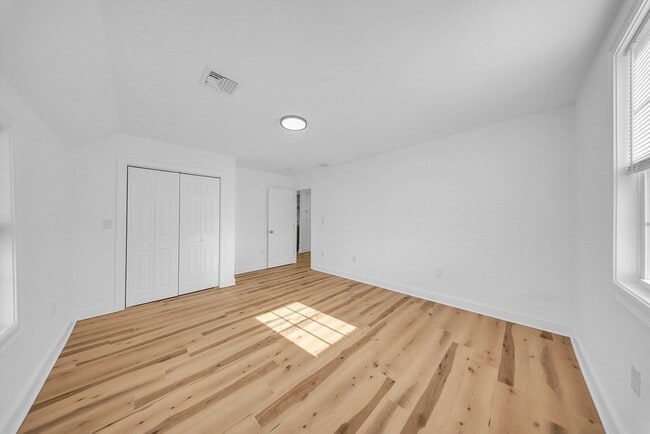 Building Photo - 11 Willet St