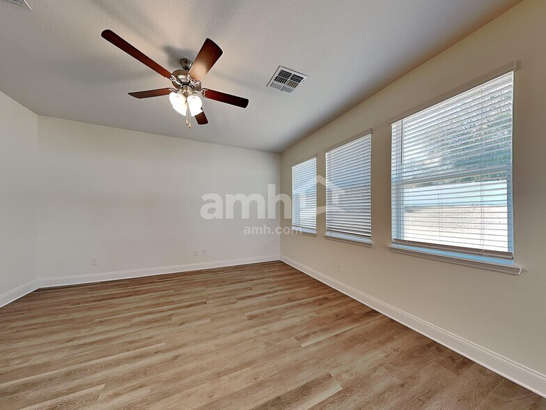 Building Photo - 1328 Mount Logan Dr