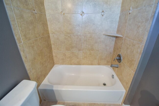 Building Photo - 1141 W 24th St