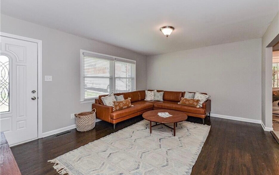 Building Photo - 4201 Seaforth Dr