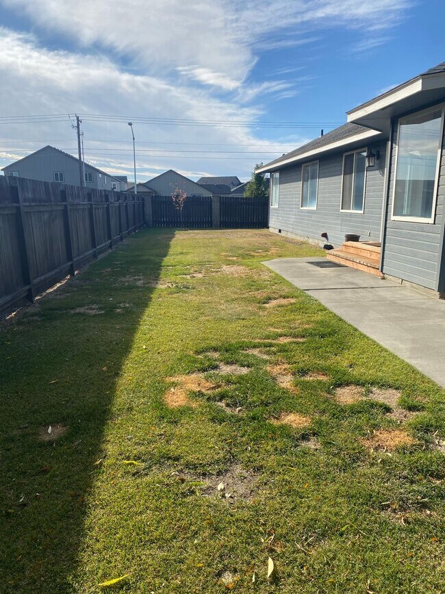 Building Photo - Pet Friendly, Beautiful Home in The Cove W...