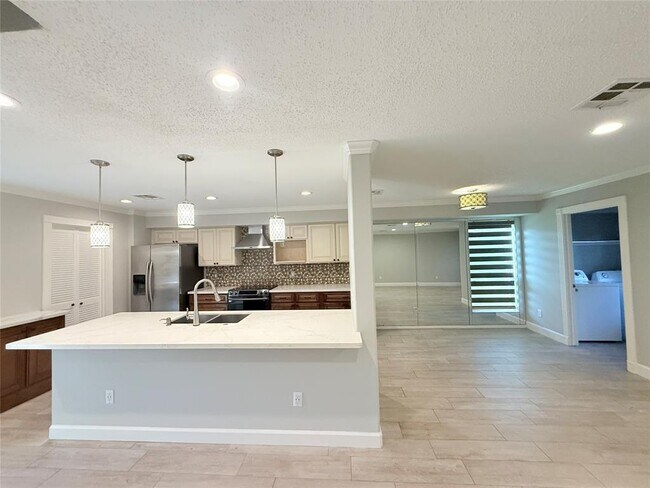 Building Photo - 9398 Beechnut St