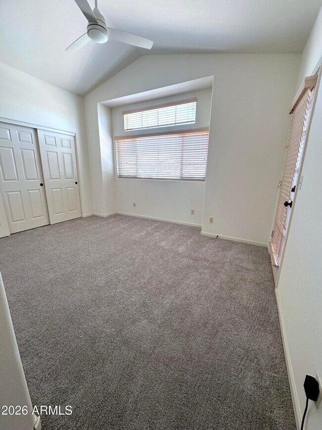 Building Photo - 1601 E Glenhaven Dr