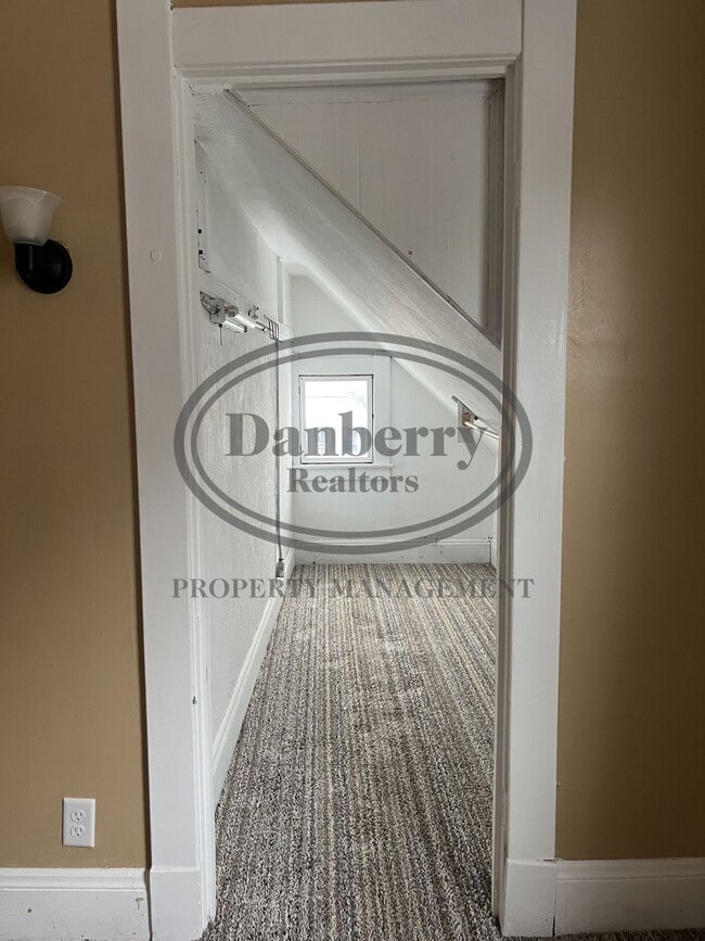 Building Photo - 2416 Lawton Ave