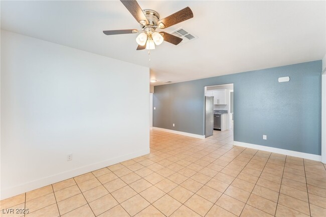 Building Photo - 1416 Cholla Way