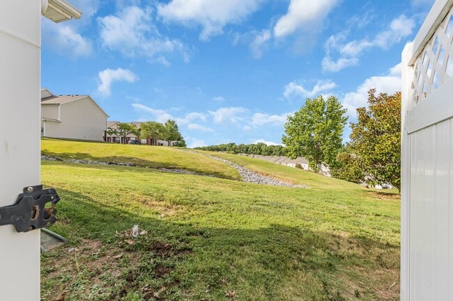 Building Photo - Townhome close to Brentwood and Antioch -A...