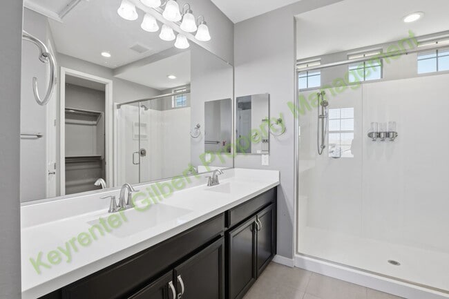 Building Photo - Charming 3-bed/3bath Gilbert Corner Lot Ho...