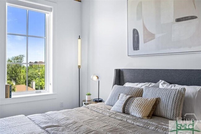 Building Photo - 111 Ann St