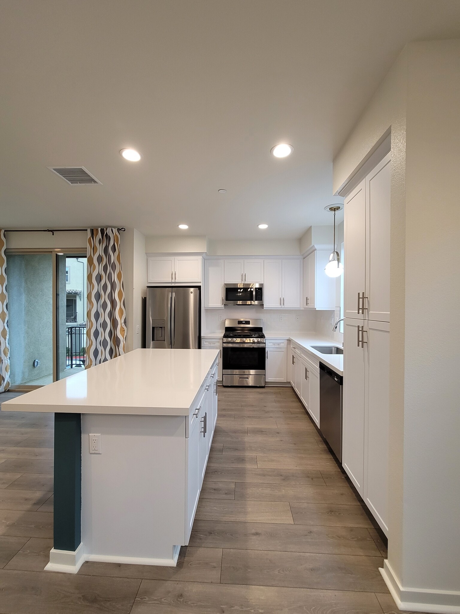 kitchen - 328 Lagoon Way