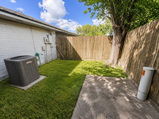 Building Photo - 3105 Oak Rock