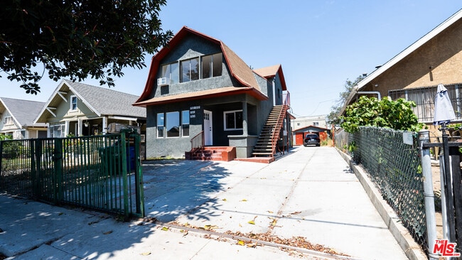 Building Photo - 153 W 51st St