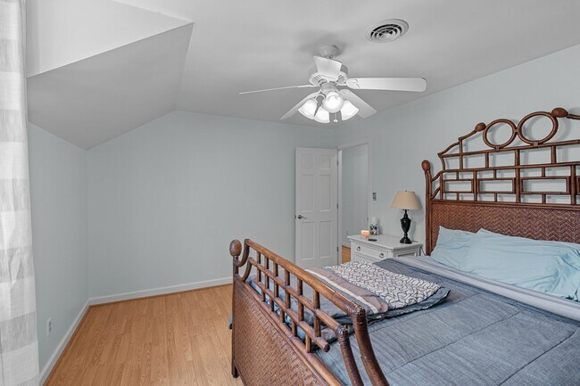 Building Photo - 327 Plantation Dr