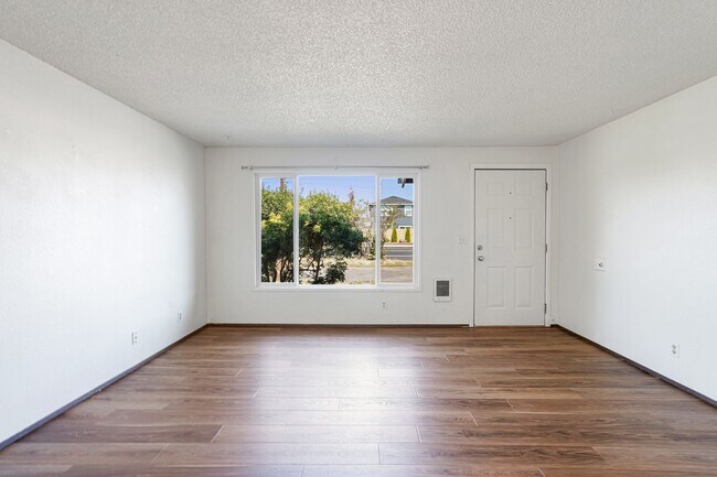 Building Photo - State Duplex - VPM482830S-6
