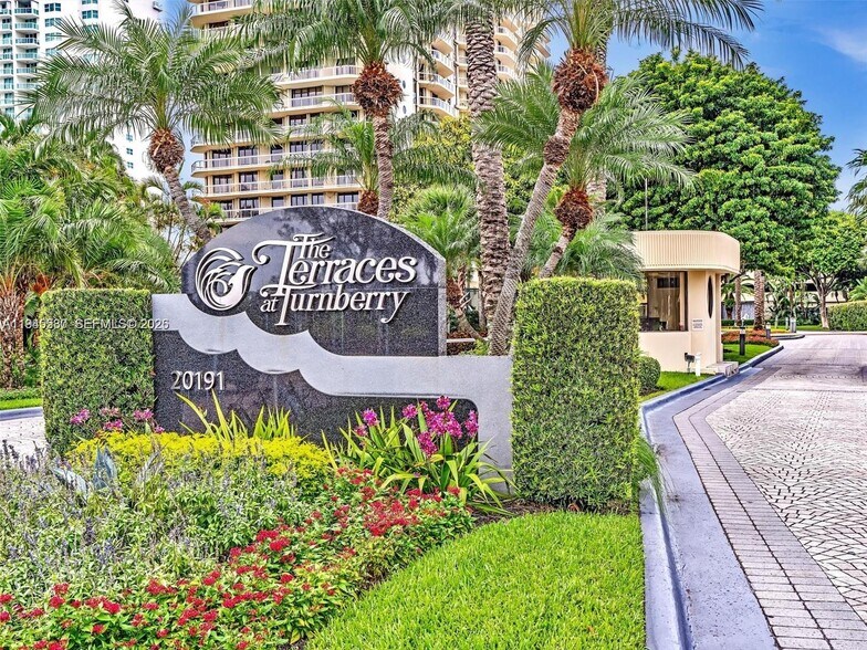 Building Photo - 20191 E Country Club Dr