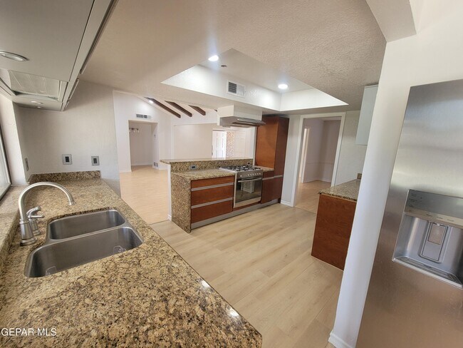 Building Photo - 6836 Orizaba Ave