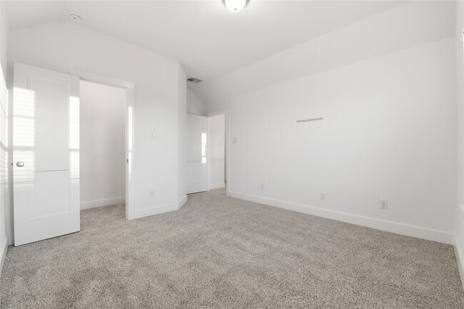 Building Photo - 7734 Clover Gully Ln