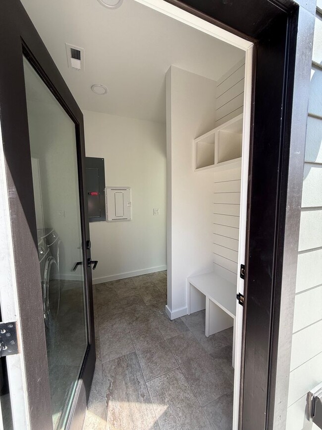 Building Photo - Single Family HOME with 3 Bedrooms 2 1/2 B...