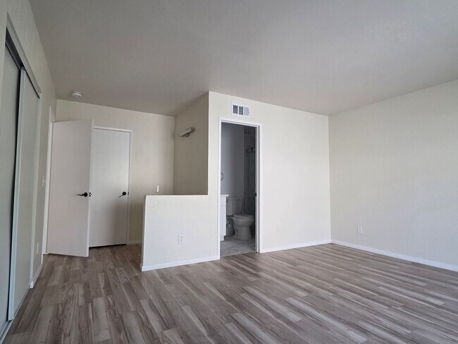 Building Photo - Private But Close to Everything in Oceanside!