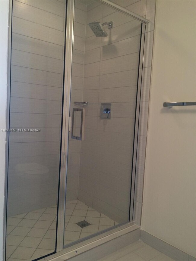 Building Photo - 999 SW 1st Ave