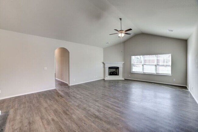 Building Photo - Lawn Care Included! 3/2/2 Luxury Patio Home Broken Arrow