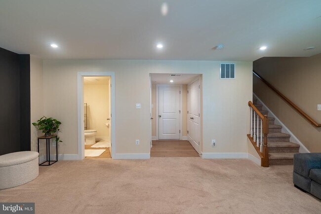 Building Photo - 1445 Honeylocust Dr